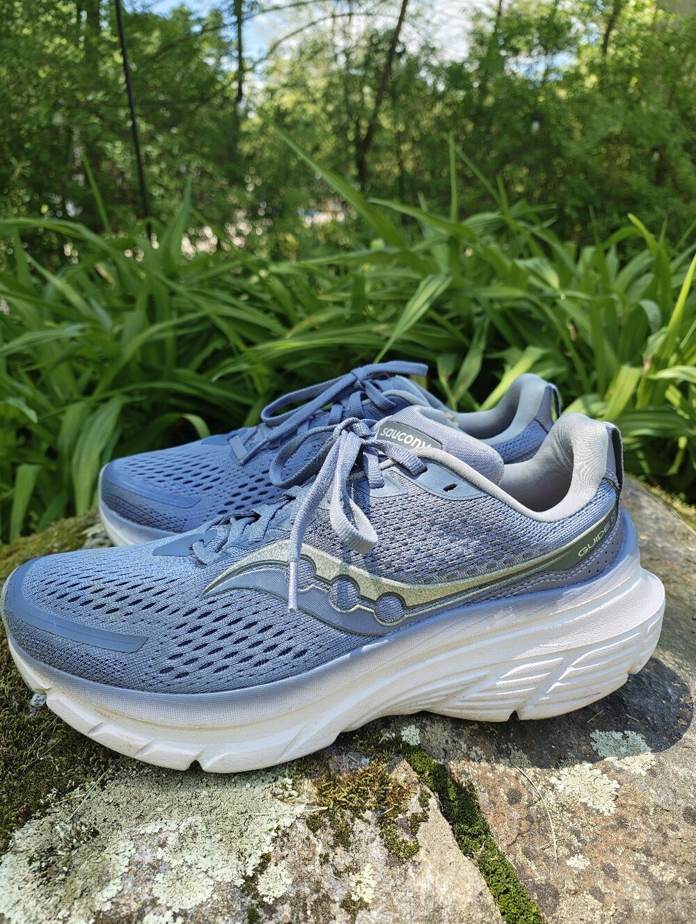 Saucony Women's Guide 17- Iris/Violet Running Sneaker EUC Women's Size 9